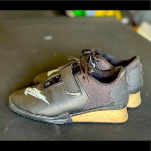 Velaasa Strake weightlifting shoes